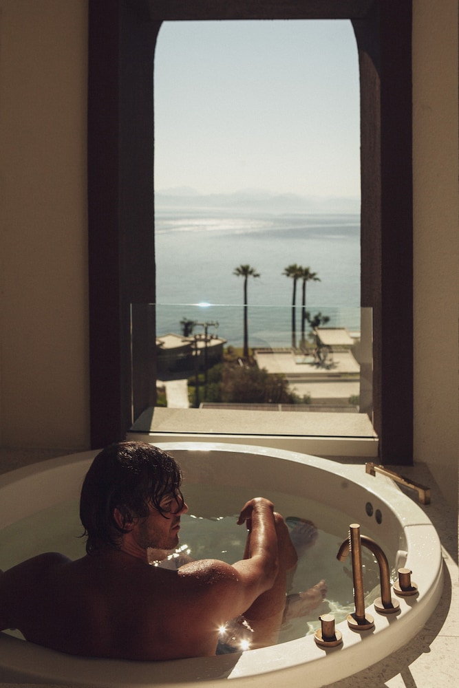 Suite, 1 King Bed, Non Smoking photo 1