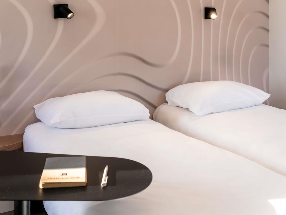 Standard Room, 2 Twin Beds, Balcony - Photo 6