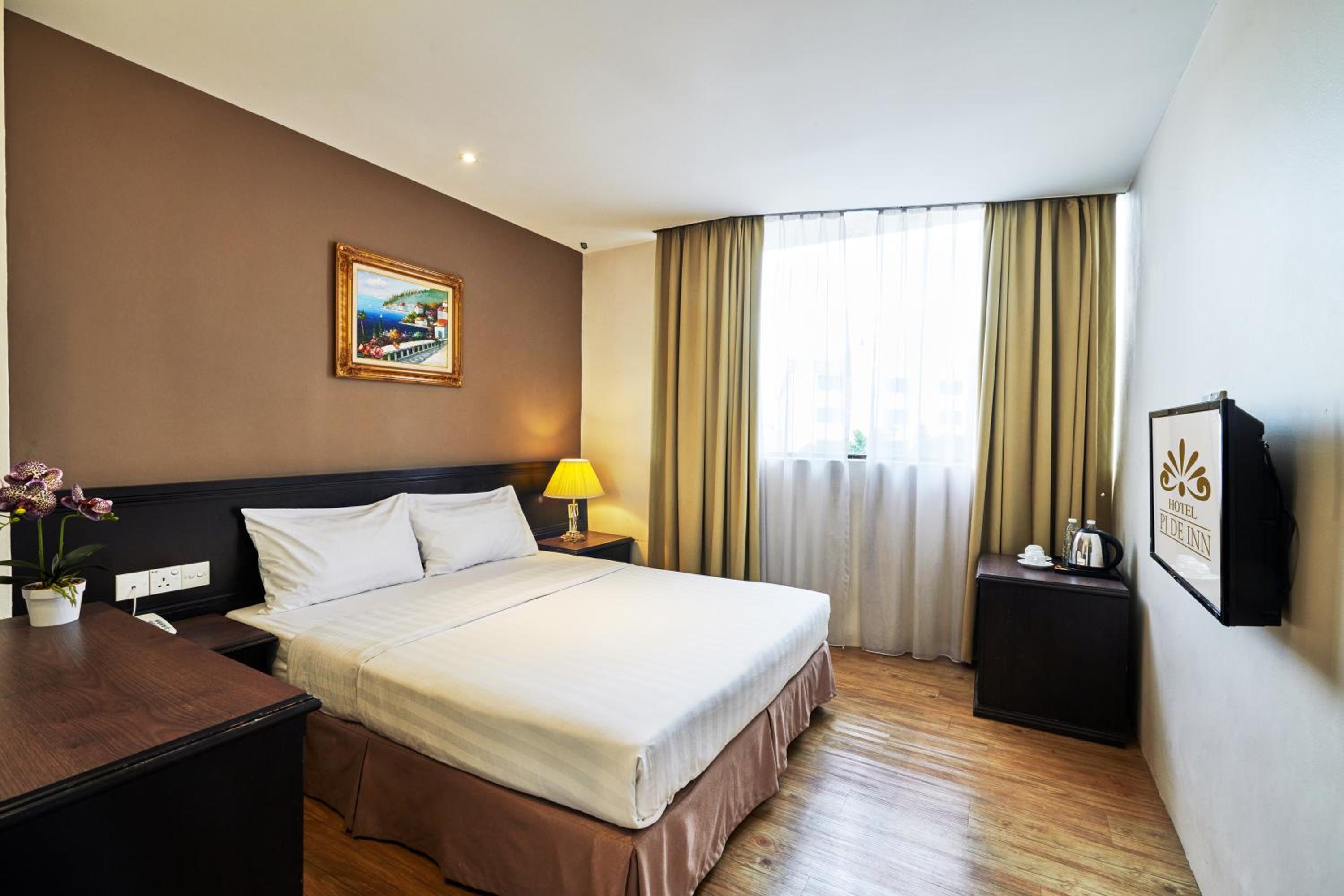Deluxe Queen Room photo 2