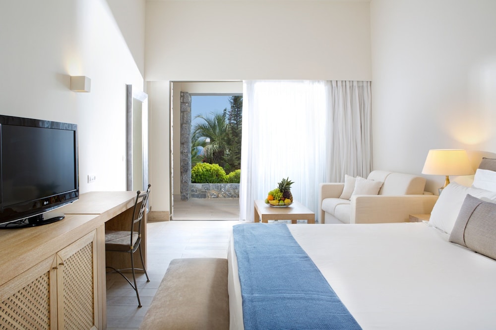 Suite (Sharing Pool, Garden View/ Pool View )