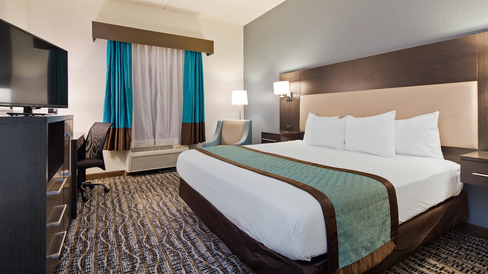 Standard Room, 1 King Bed, Non Smoking, Refrigerator & Microwave (Pet Friendly) - Photo 3