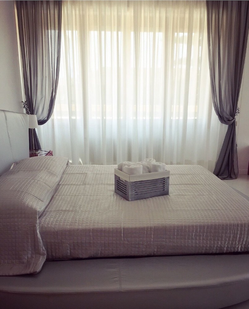 Luxury Triple Room, Multiple Beds, Jetted Tub photo 1