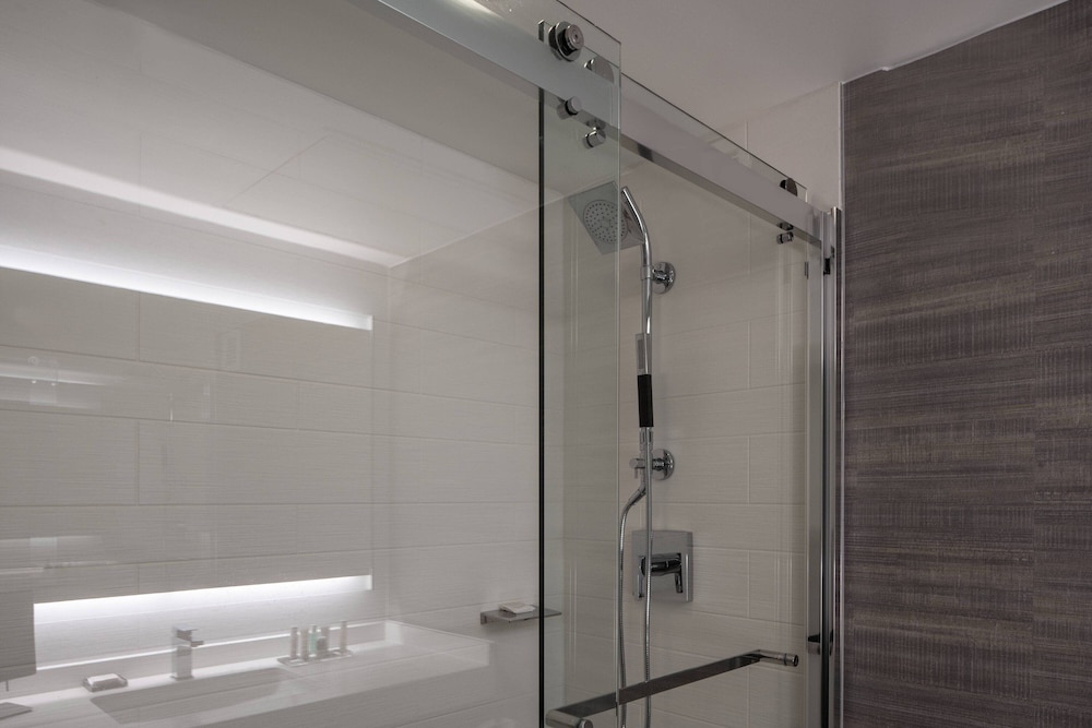 Club Suite, 1 Bedroom - Photo 5