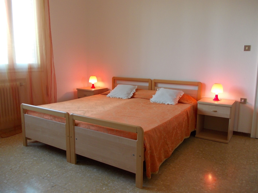 Superior Double Room, Private Bathroom, Park View photo 2