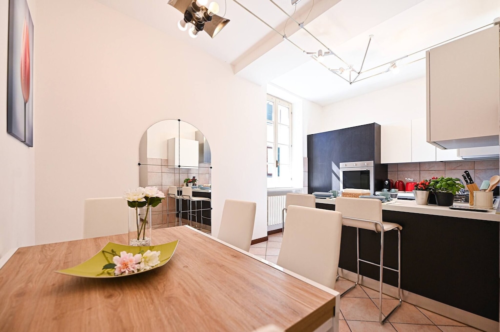 One & Only Lake View Apartment in Central Como, Photo 46
