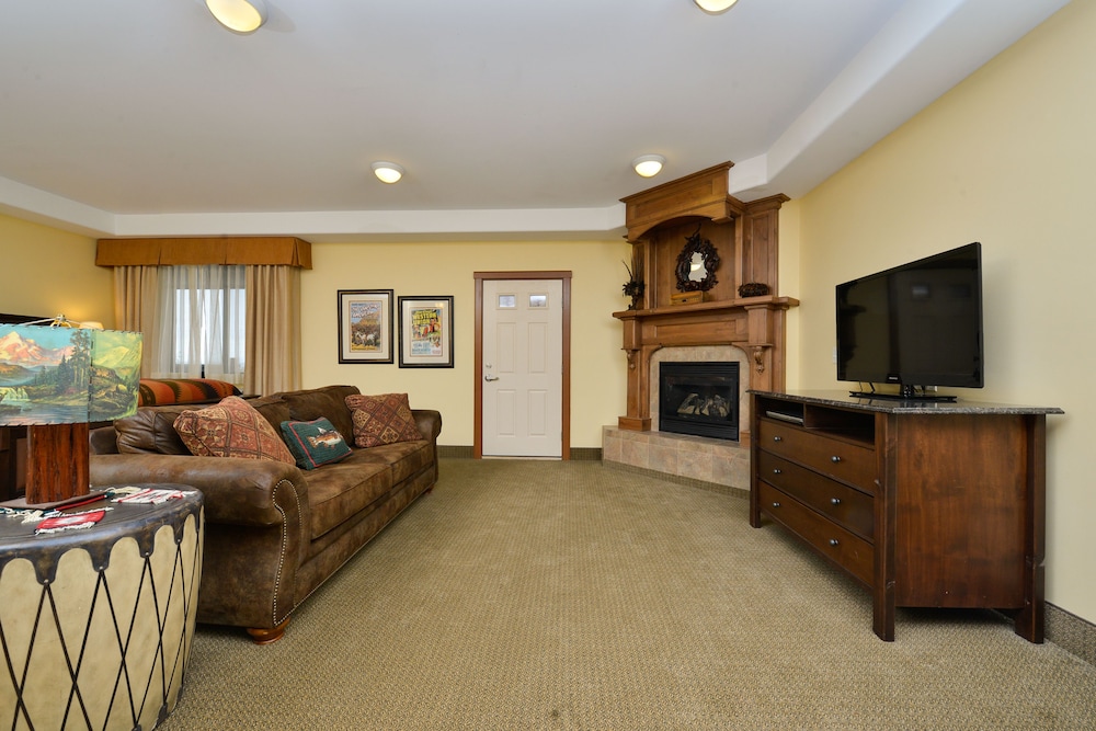 Deluxe Room, 1 King Bed, Fireplace (King Jacuzzi Fireplace) photo 1