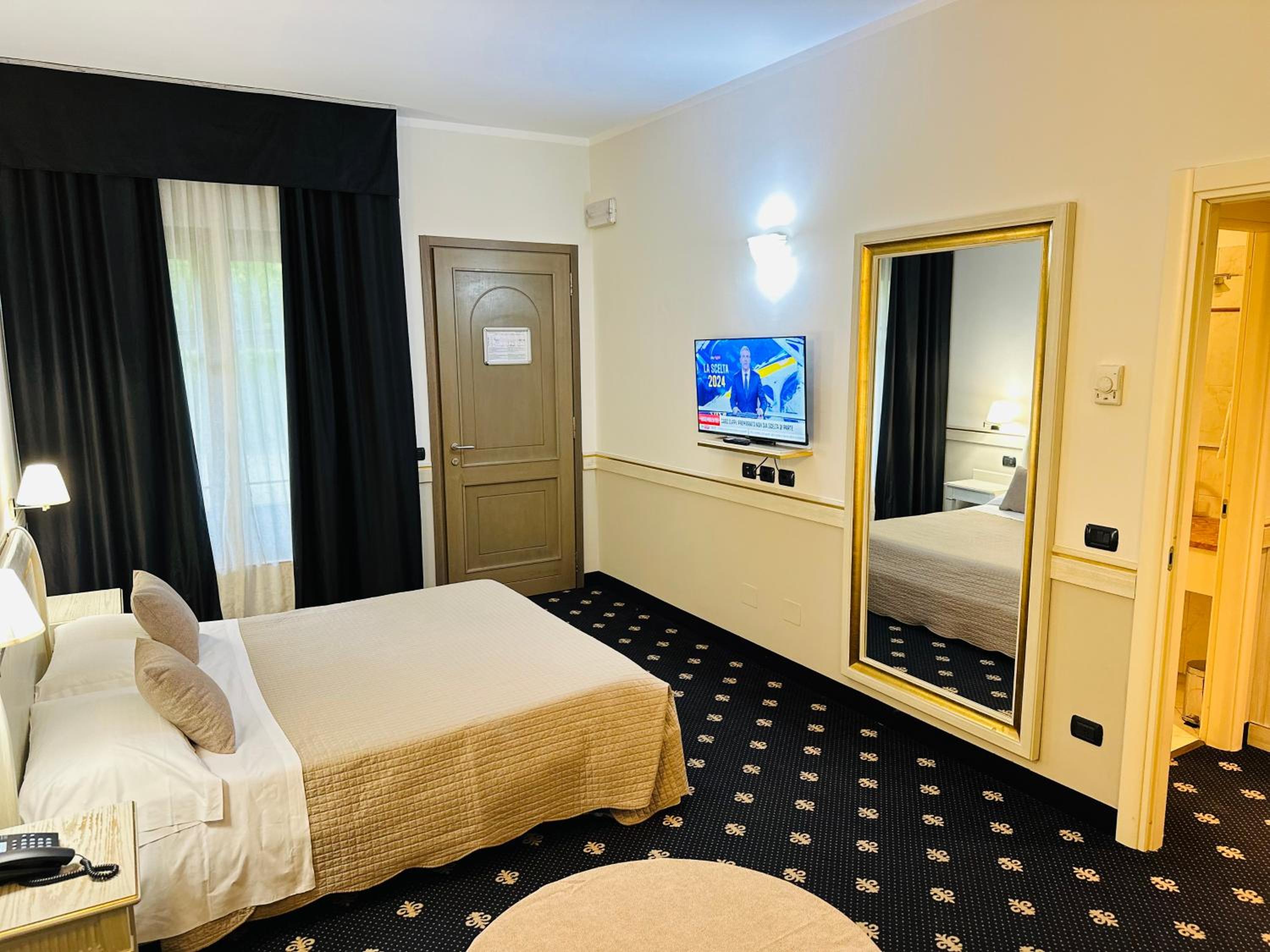 Large Double Room - Photo 33