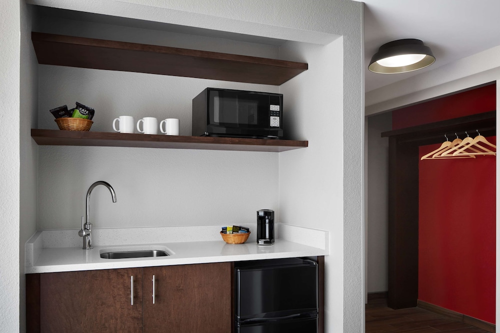 Suite, 2 Bedrooms, Bathtub photo 2