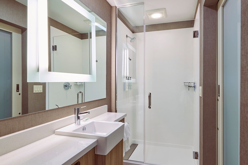 Suite, Multiple Beds - Photo 7