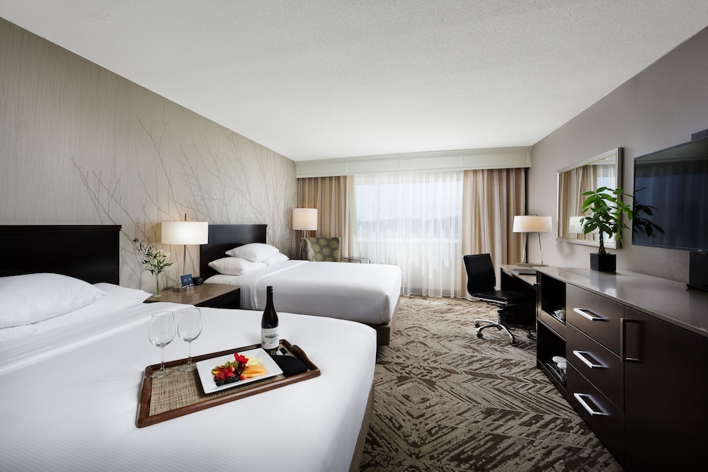 Room, 1 King Bed, Accessible (Mobility, Hearing, Roll-in Shower) - Photo 4
