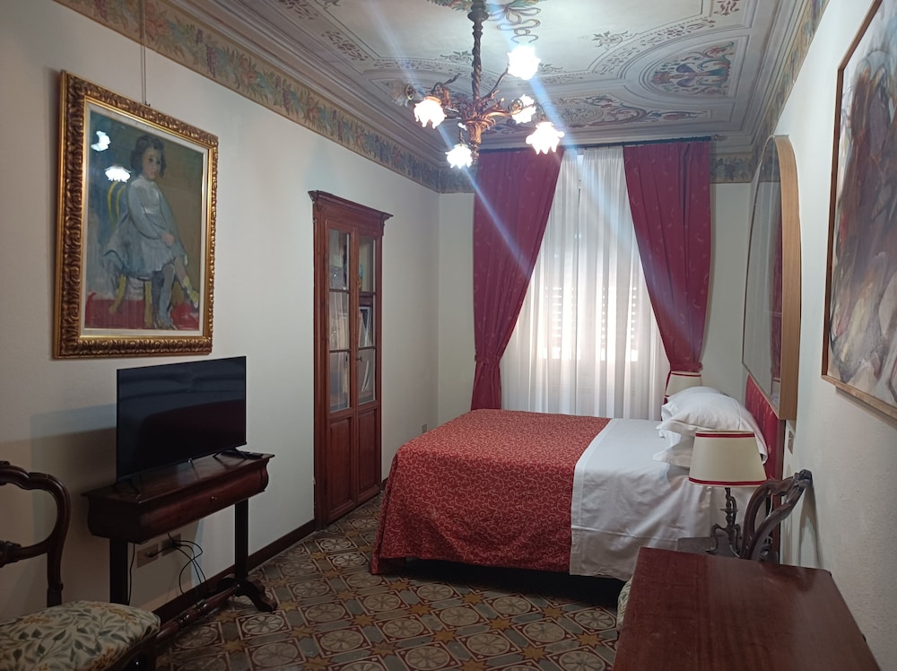 Economy Double Room (Beach Access Not Included) - Photo 2