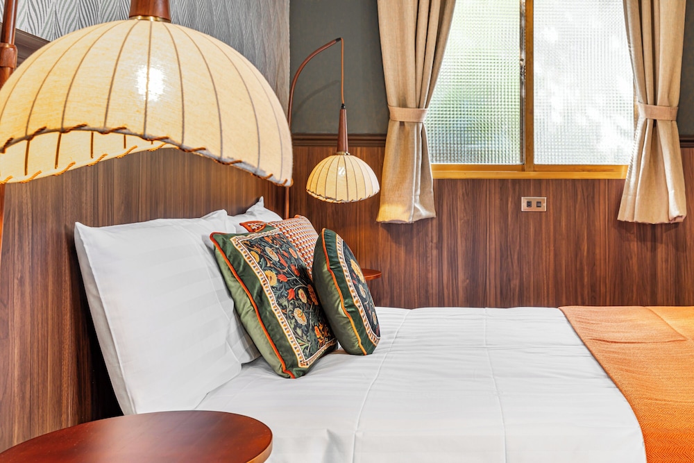 Deluxe Double Room with Bathtub - Photo 6