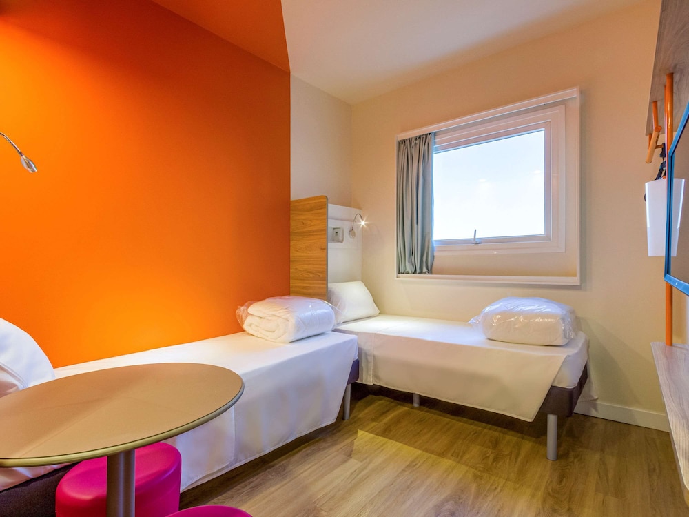 Apartment, 2 Twin Beds - Photo 1