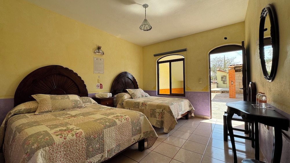 Standard Room, 2 Double Beds - Photo 6