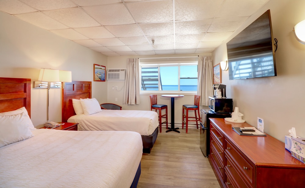 Economy Room, Multiple Beds, Partial Ocean View (Groundlevel)