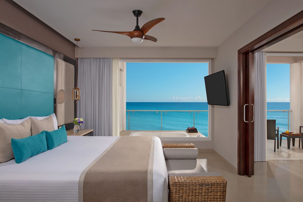 Preferred Club Suite Ocean Front King