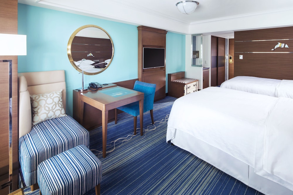 Guest room, 2 Double Beds, Non Smoking, Disney or Bay view, Balcony - Photo 8