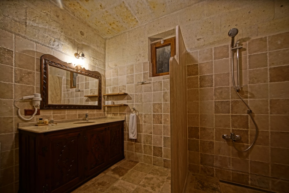 Deluxe Cave Room photo 3