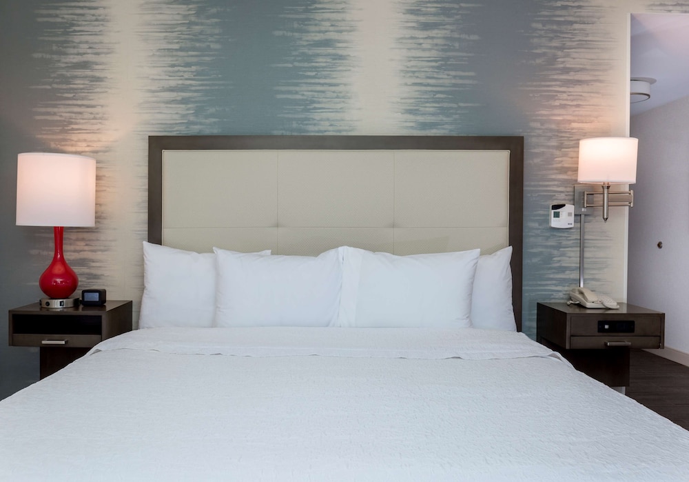 Room, 1 King Bed, Accessible, Bathtub - Photo 1