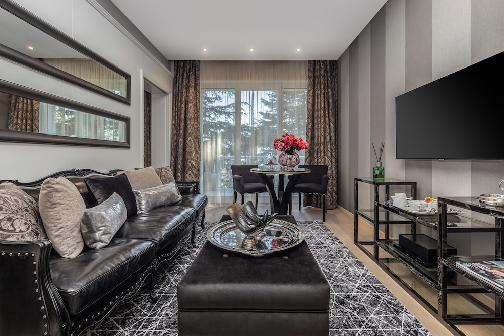Suite (Fendi)