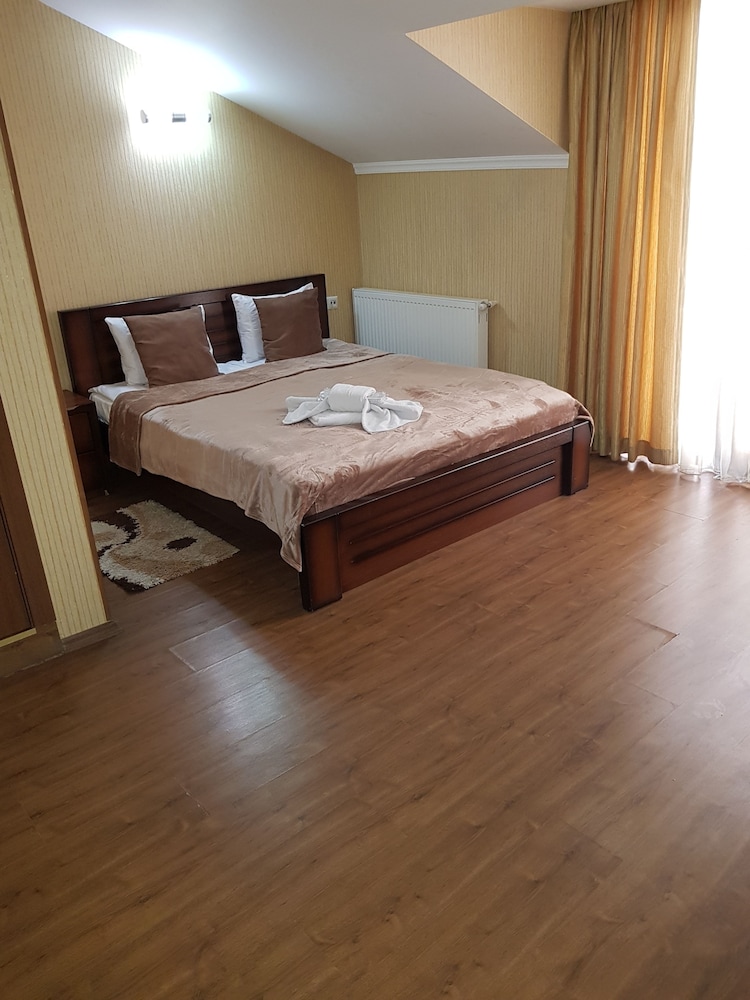 Classic Double Room Single Use, 1 King Bed photo 1