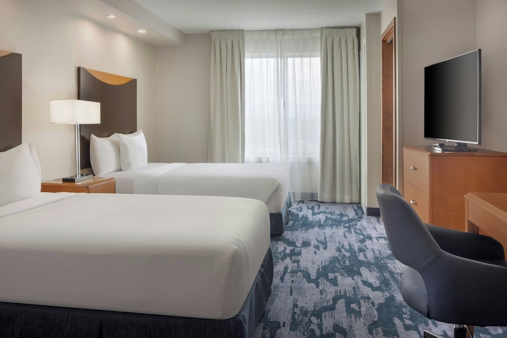 Studio, Multiple Beds (Mobility/Hearing Accessible, Tub)