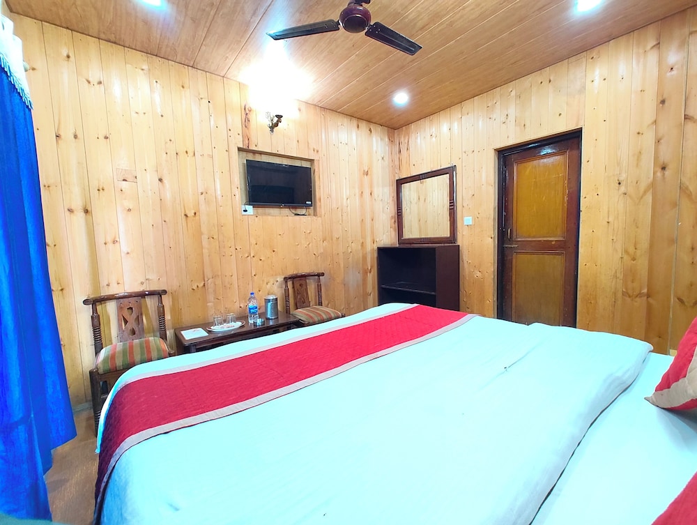 Deluxe Double Room, Multiple Beds photo 3