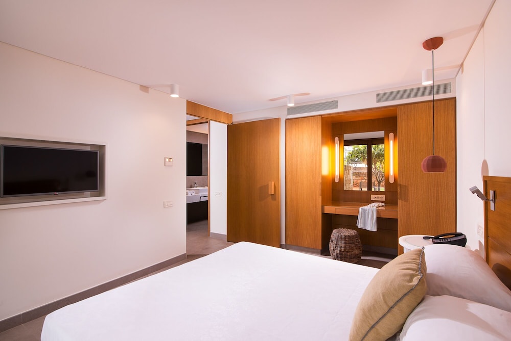 Superior Family Bungalow Suite, Garden View photo 2