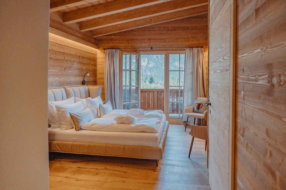 Traditional Chalet, Mountain View photo 3