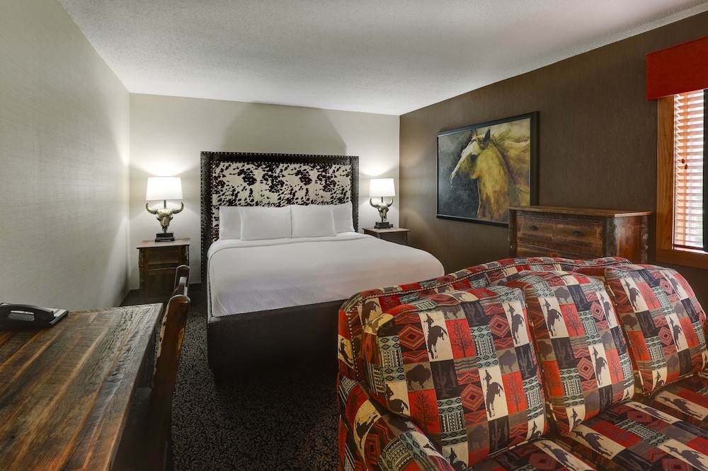 Theme Suite with Fireplace photo 3
