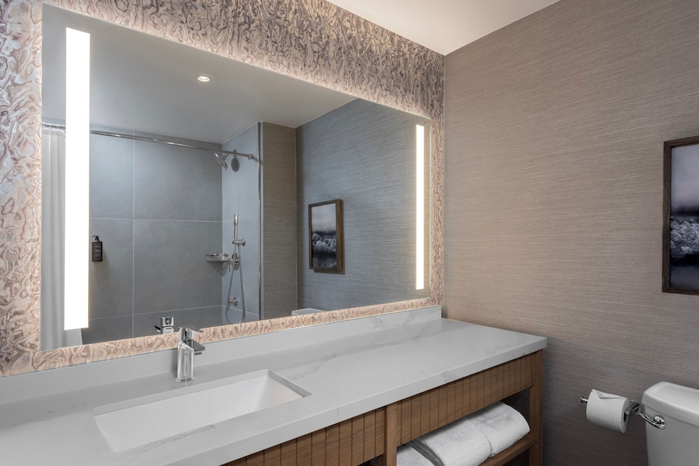 Premium Room, 2 Queen Beds, (Marina Tower Newly Renovated) - Photo 8