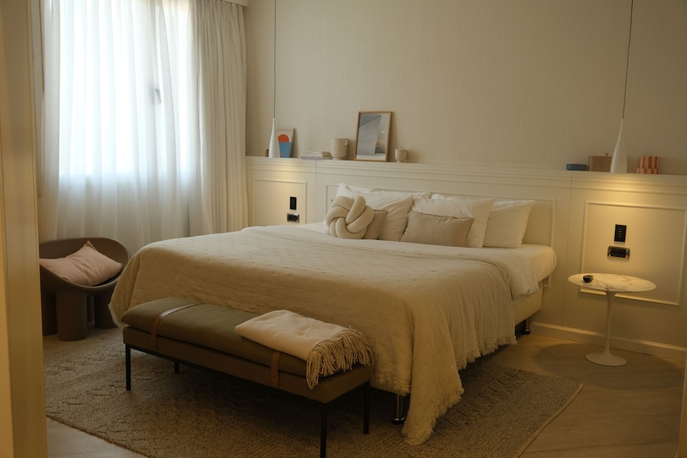 Bianco Suite with Partial Sea View - Photo 2