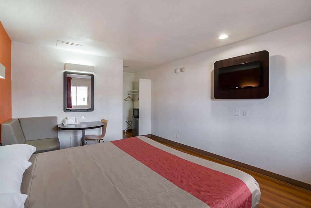 Standard Room, 2 Double Beds, Non Smoking photo 2