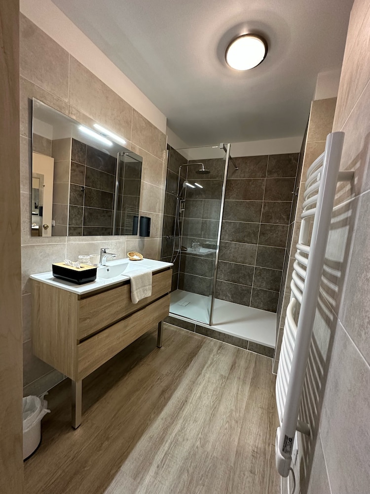 Double Room, Queen Bed - Photo 2