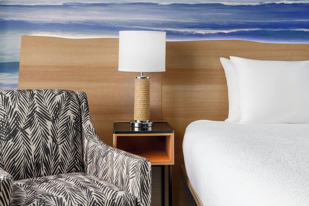 Room, 1 King Bed with Sofa bed, Oceanfront - Photo 4