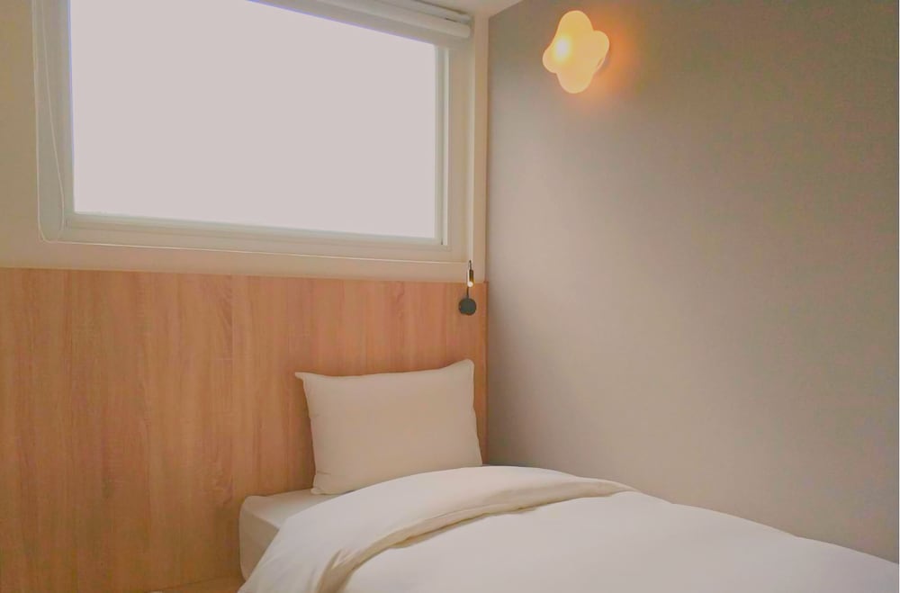 Economy Single Room, Women only, Non Smoking, Shared Bathroom photo 1