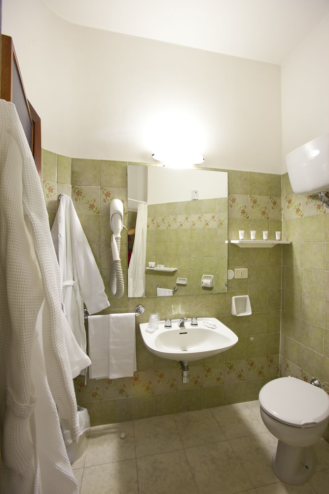 Superior Triple Room, Balcony, Sea View - Photo 4