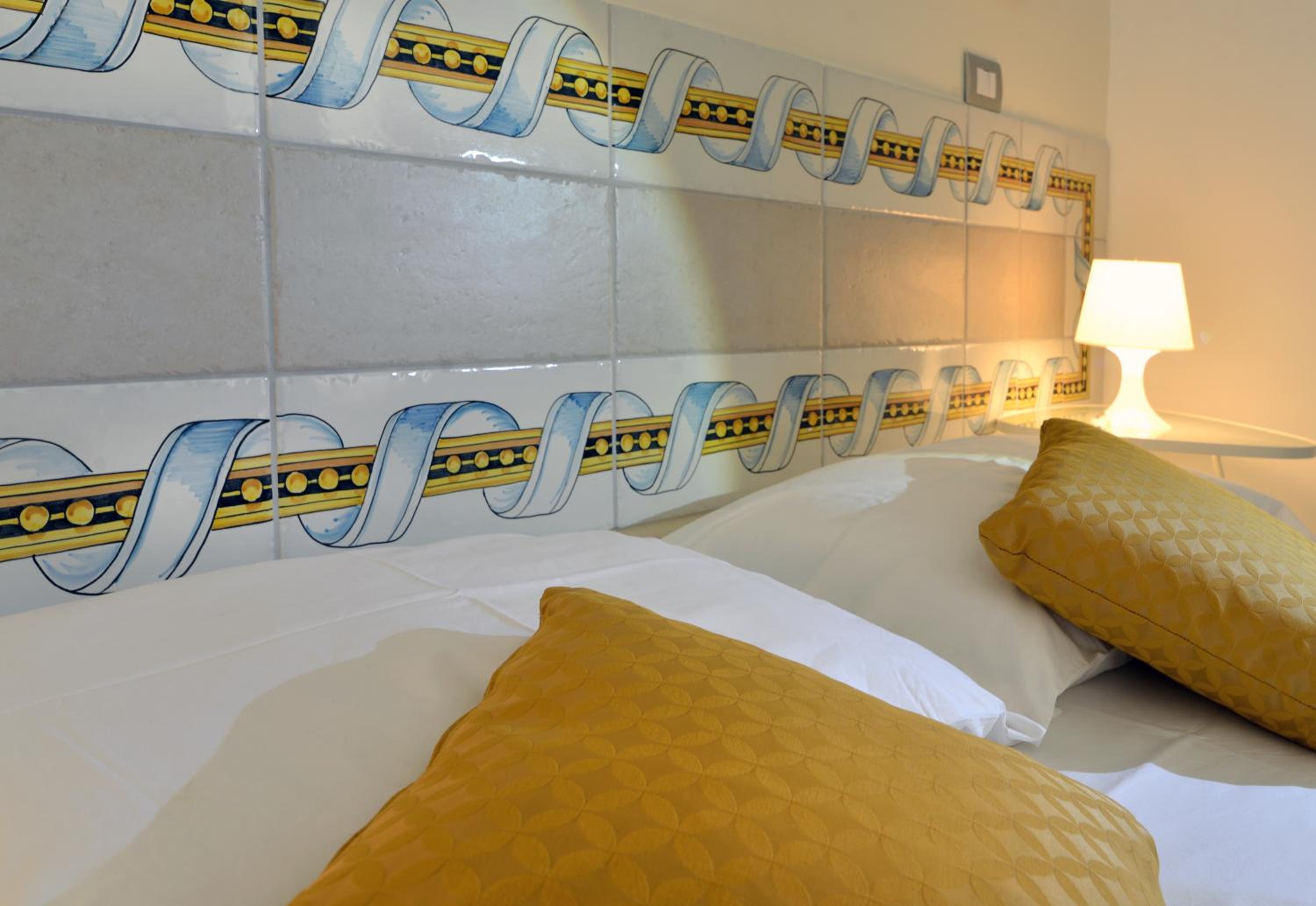 Deluxe Double Room with Balcony photo 3