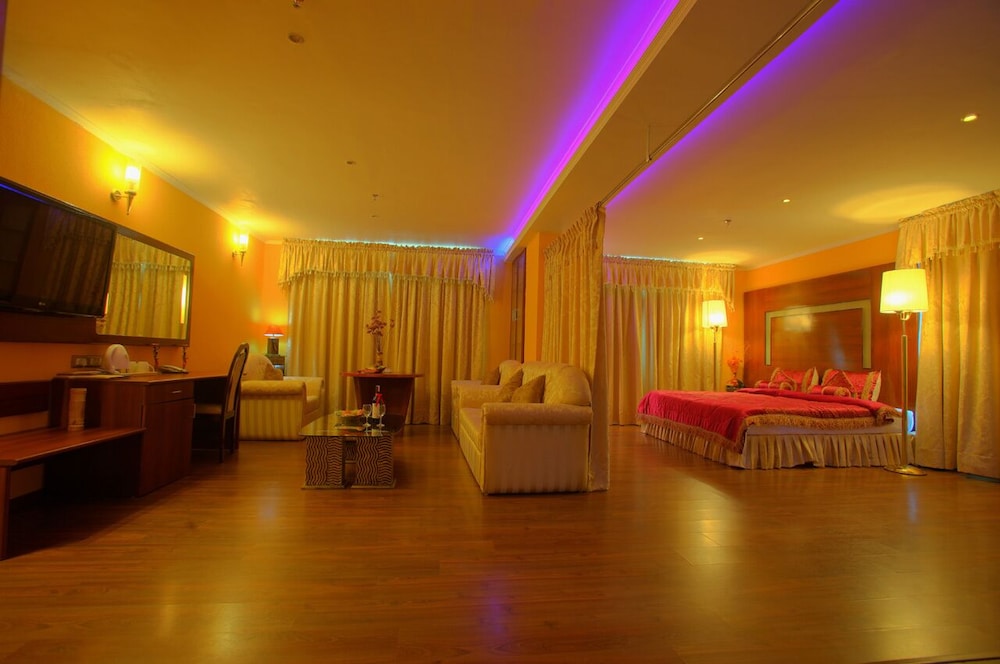 Royal Room - Photo 2