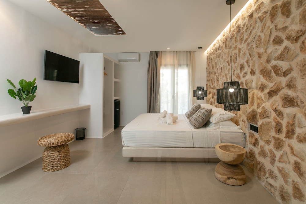 Deluxe Double Room - Photo 17