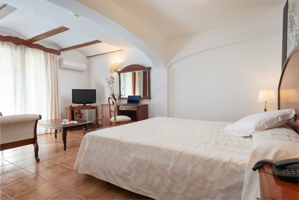 Doble Room with balcony or terrace (600 meters from Main Building) photo 2