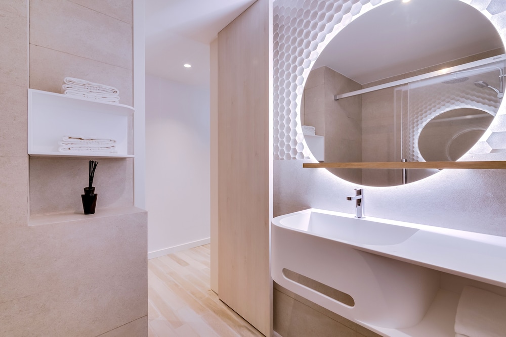 Double or Twin Room, Balcony, Sea View - Photo 4