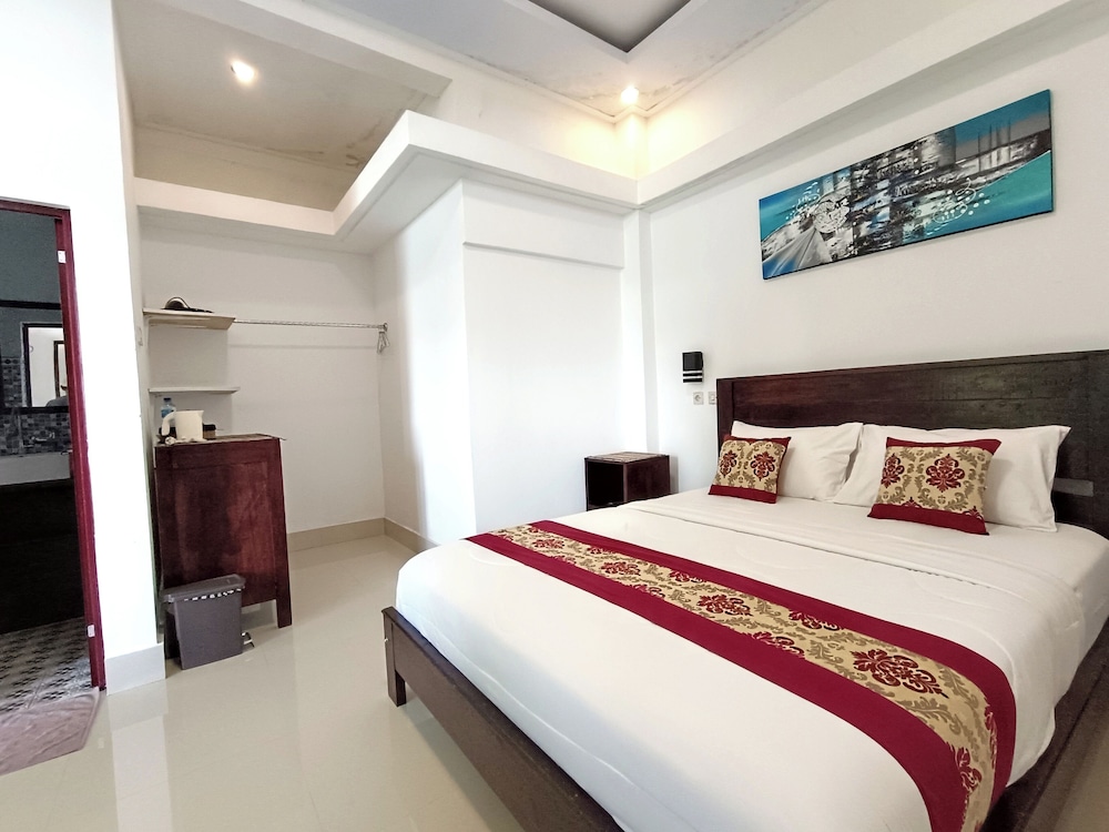 Deluxe Double Room - Photo 13
