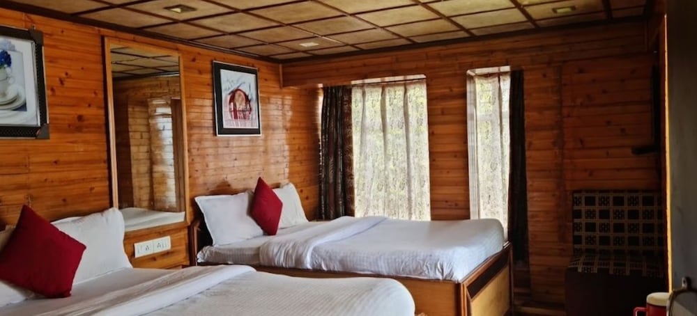 Deluxe Quadruple Room - Photo 1