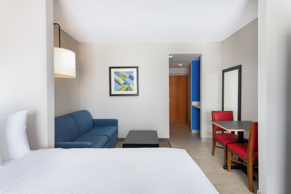 Suite, Multiple Beds - Photo 3