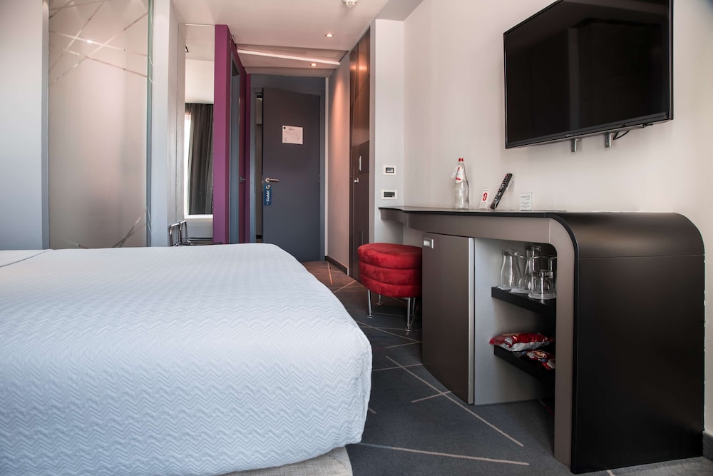 Standard Room, 1 Queen Bed photo 1