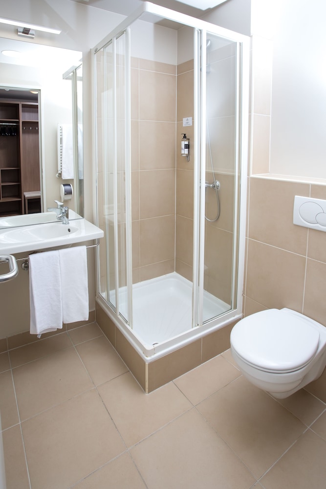 Standard Twin Room - Photo 4