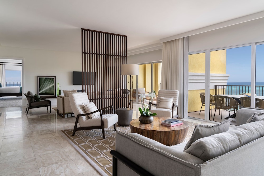 Club Suite, 1 King Bed, Oceanfront