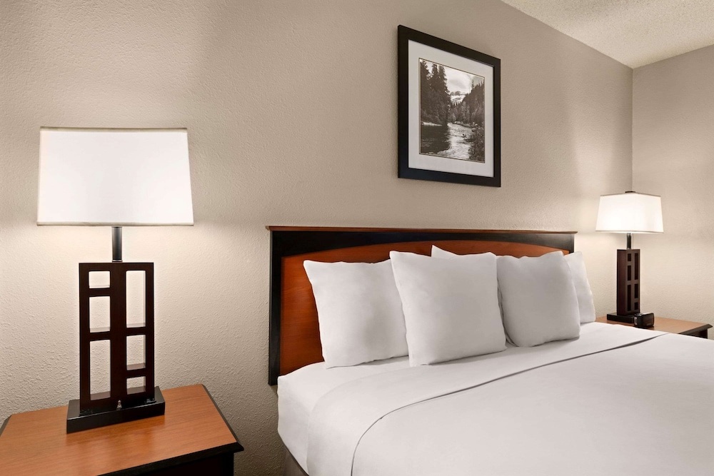 Suite, Multiple Beds, Non Smoking (1st Floor Only) - Photo 3