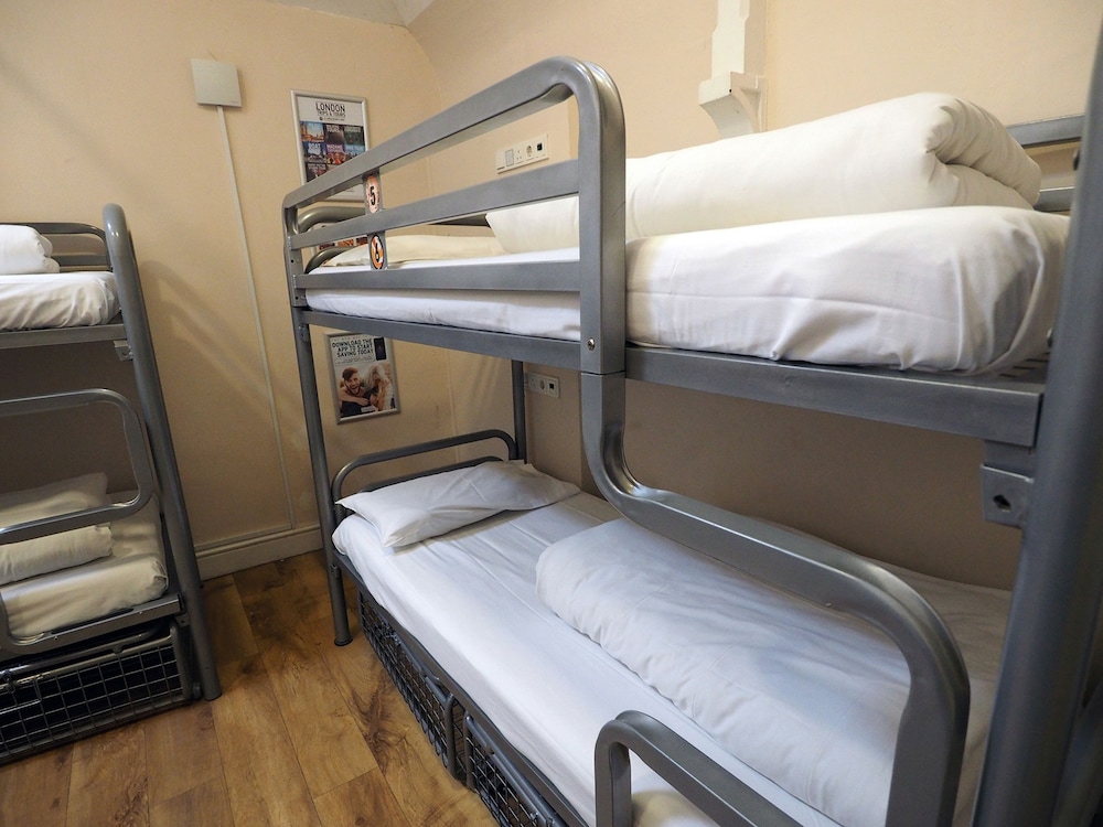 Private 6 Bed Dorm with Shared Bathroom photo 1
